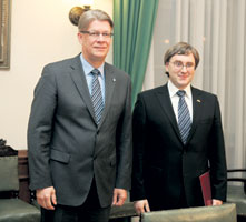 03.JPG (11753 bytes)