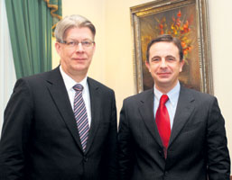 01.JPG (13486 bytes)