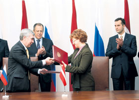 04.JPG (17174 bytes)