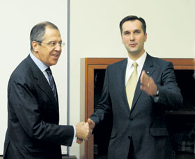 02.JPG (13630 bytes)