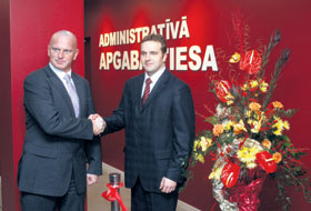 TIESA.JPG (18786 bytes)