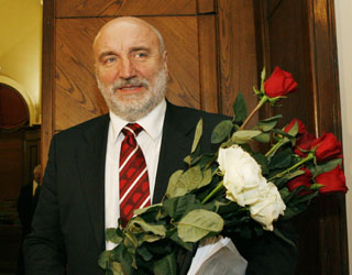 01.JPG (23325 bytes)