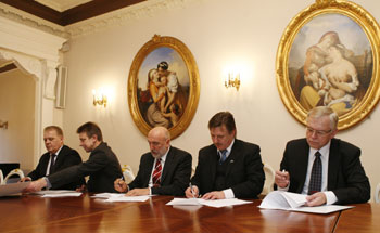 PARAKSTS.JPG (22684 bytes)