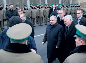 06.JPG (18879 bytes)