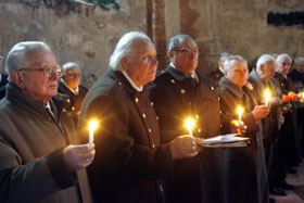 04.JPG (15277 bytes)