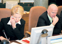 02.JPG (10888 bytes)