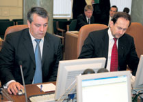 03.JPG (11148 bytes)