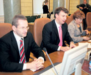 04.JPG (11384 bytes)