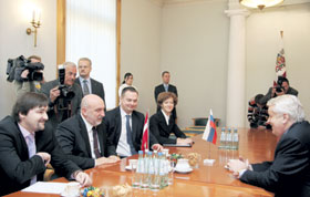 VESTNIEKS.JPG (15770 bytes)