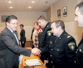 01.JPG (17915 bytes)