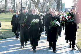 004.JPG (21336 bytes)