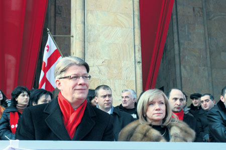 01.JPG (35581 bytes)