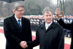 01.JPG (12079 bytes)