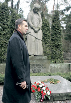 ATZISANA1.JPG (28424 bytes)