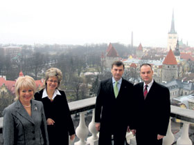 02.JPG (14105 bytes)