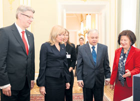 01.JPG (16853 bytes)