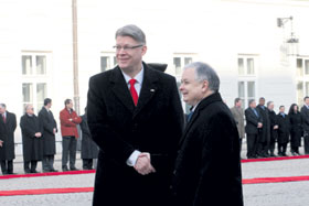 03.JPG (11962 bytes)