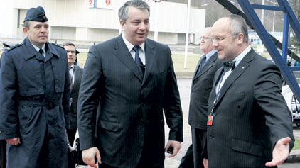 02.JPG (29644 bytes)