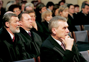 01.JPG (17498 bytes)