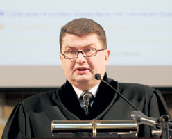 02.JPG (10556 bytes)