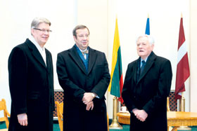 01.JPG (14955 bytes)