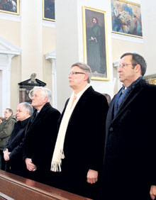 05.JPG (15011 bytes)