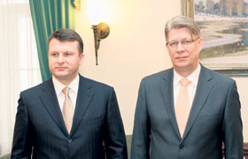 01.JPG (13156 bytes)