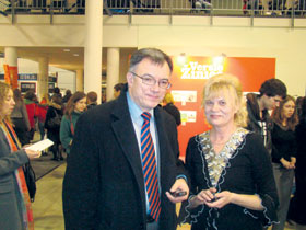 02.JPG (22001 bytes)