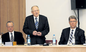 02.JPG (12942 bytes)