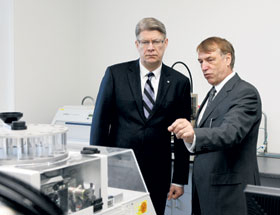 03.JPG (13976 bytes)