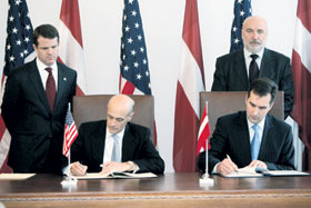 01.JPG (18138 bytes)