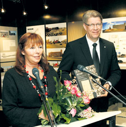 IZSUTITIE3.JPG (26388 bytes)