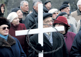 IZSUTITIE5.JPG (18677 bytes)