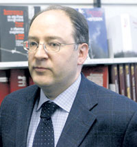 02.JPG (12727 bytes)