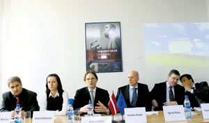 ES.JPG (13126 bytes)