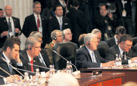 02.JPG (19011 bytes)