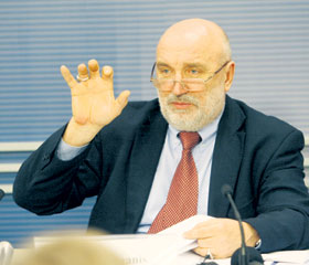 GODMANIS3.JPG (17217 bytes)