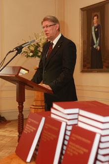 02.JPG (19118 bytes)