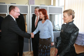 07.JPG (14217 bytes)