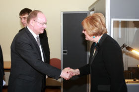 08.JPG (11349 bytes)