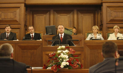 001.JPG (24911 bytes)