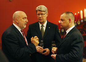 003.JPG (13580 bytes)