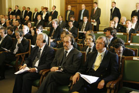 01.JPG (20925 bytes)