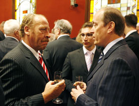 03.JPG (19619 bytes)