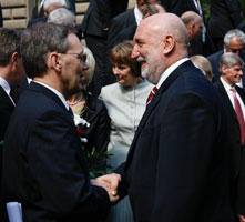 002.JPG (12879 bytes)