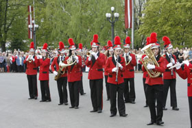 004.JPG (20906 bytes)