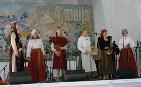 006.JPG (16216 bytes)