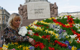 008.JPG (21903 bytes)