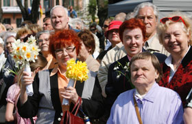 009.JPG (22873 bytes)