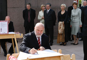 08.JPG (16540 bytes)